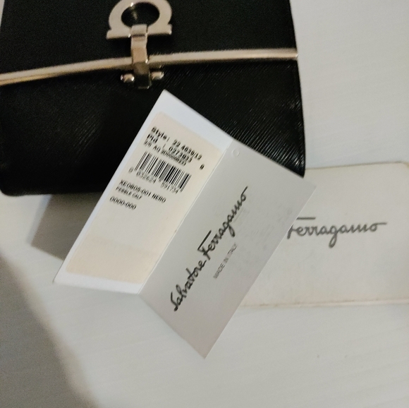 Authentic Salvatore Ferragamo Leather "Gancini" Key Ring Wallet - Picture 7 of 9